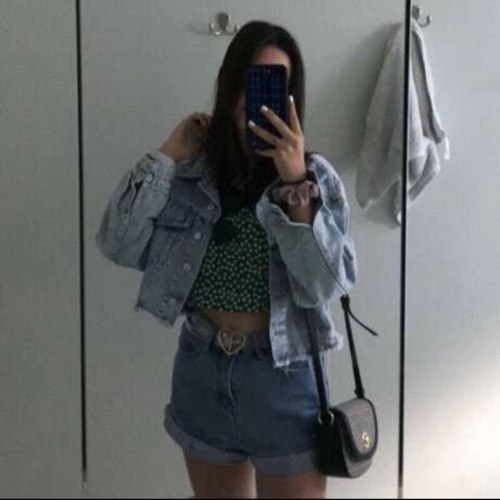 Ripped Raw Hem Flakes Crop Denim Jacket